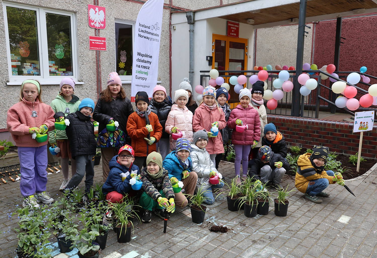 Przedszkolaki z „Calineczki” założyły ogródek deszczowy